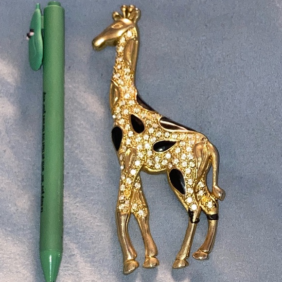 Jewelry - Vintage Gold Tone and Black Giraffe Brooch
